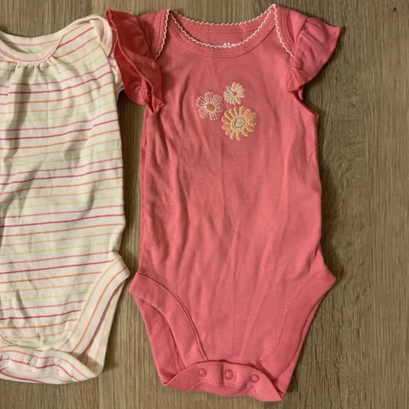 Bundles Baby Place Girl’s Size 0-3 Months Lot Of Four Flutter Sleeve Rompers - Picture 5 of 5